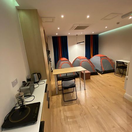 Little Wooden Hut Otel Londra Dış mekan fotoğraf